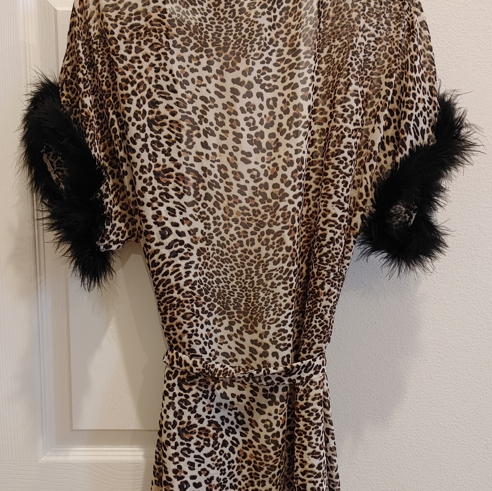 ✨️In Bloom Leopard Print Robe - Picture 10 of 14